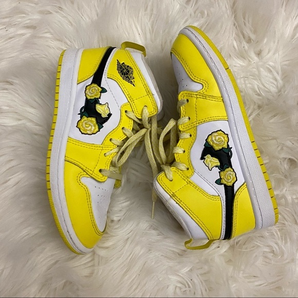 Jordan | 1 mid yellow floral dunks - Picture 1 of 6